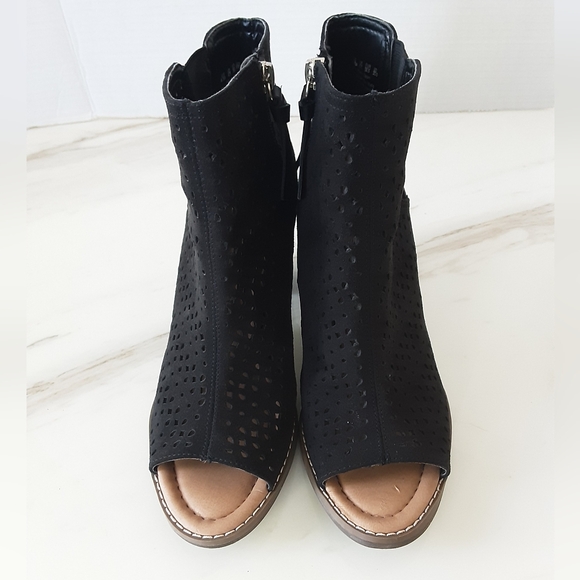 DR. SCHOLL'S Peyton Perforated Stack Heel Peep-Toe Ankle Boots Sz.8.5 - Picture 3 of 9